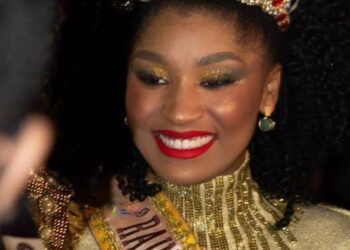 IMPERADORES DO SAMBA  APRESENTA SUA NOVA RAINHA DE BATERIA