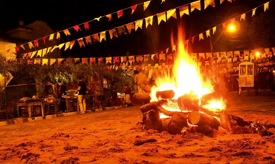 FOGUEIRA-NA-FESTA-JUNINA