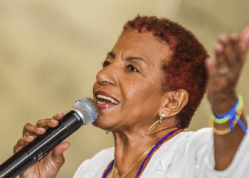 AOS 80 ANOS LECI BRANDÃO RECEBERÁ HOMENAGEM DA UNIDOS DE BANGU 