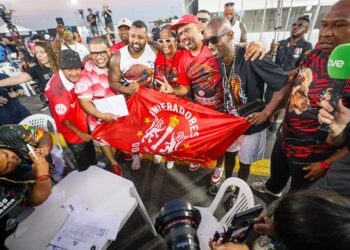 PORTO ALEGRE | PÚBLICO RECORDE DE 50 MIL PESSOAS CONSAGRA AS GRANDES CAMPEÃS DO CARNAVAL 2026