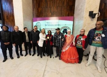 ACADÊMICOS DE GRAVATAÍ É HOMENAGEADA NO PARLAMENTO GAÚCHO POR SUA CONTRIBUIÇÃO À CULTURA POPULAR
