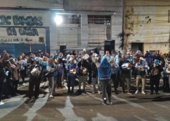 “ABRAÇO NOS BAMBAS” REÚNE COMUNIDADE CARNAVALESCA EM FRENTE AO NINHO DA ÁGUIA