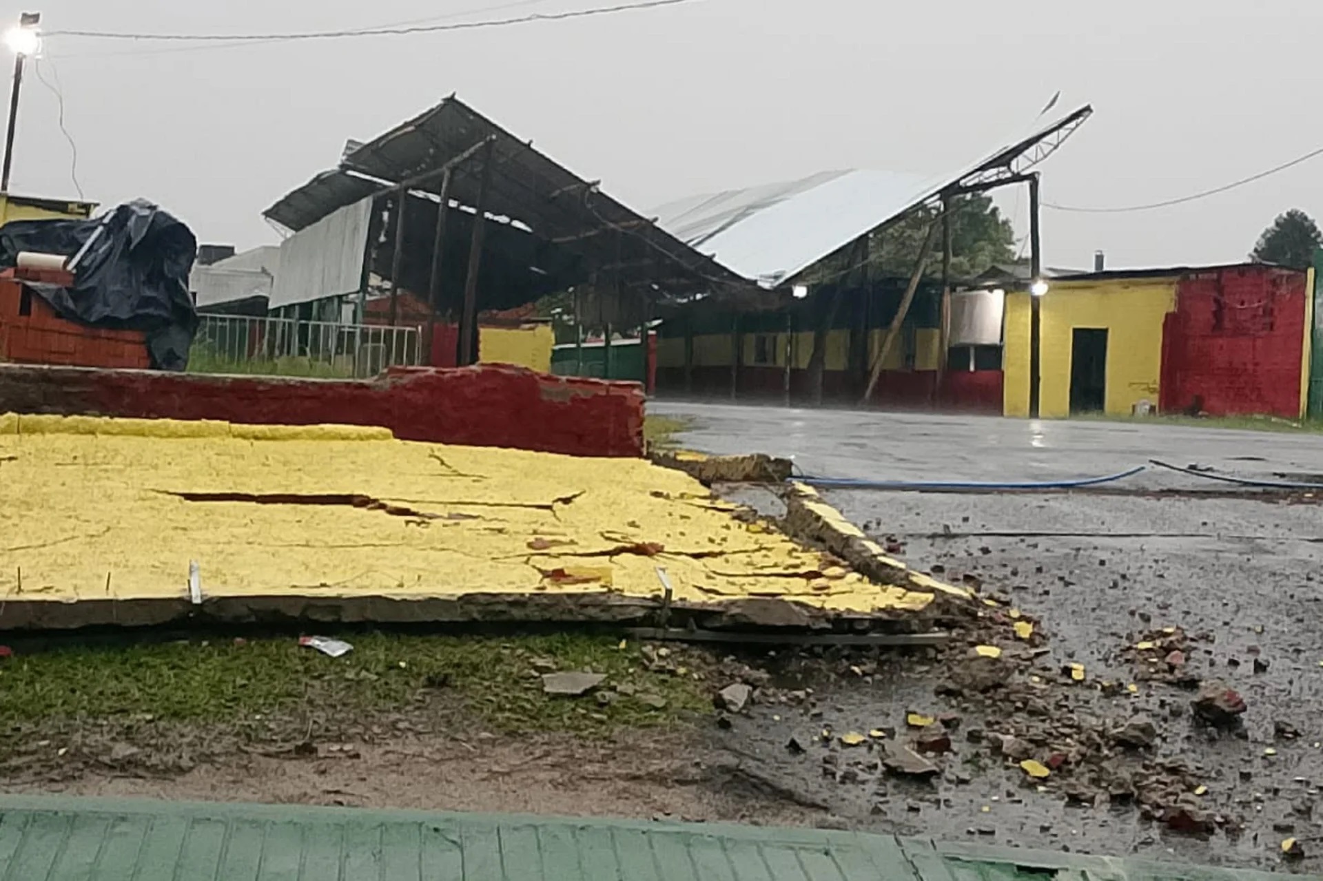 UNIÃO DA TINGA - QUADRA DANIFICADA (2)
